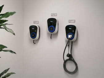 Verschiedene Modelle der energyLine Wallboxen.